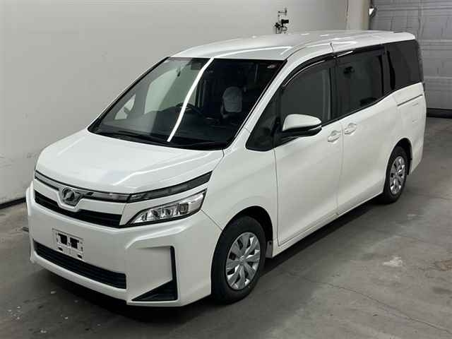 2018 Toyota Voxy X - Image 4