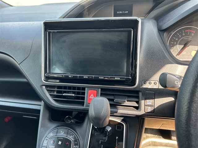 2018 Toyota Voxy X - Image 6