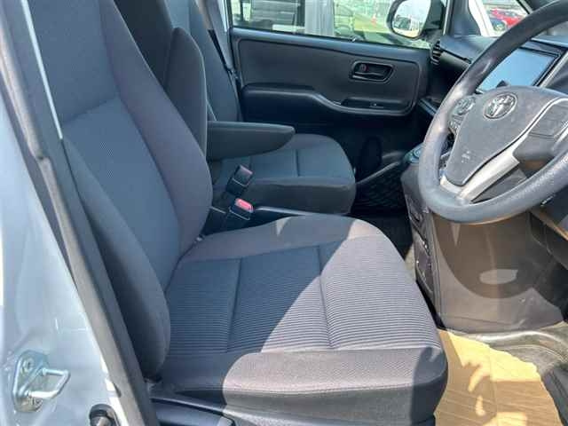 2018 Toyota Voxy X - Image 7